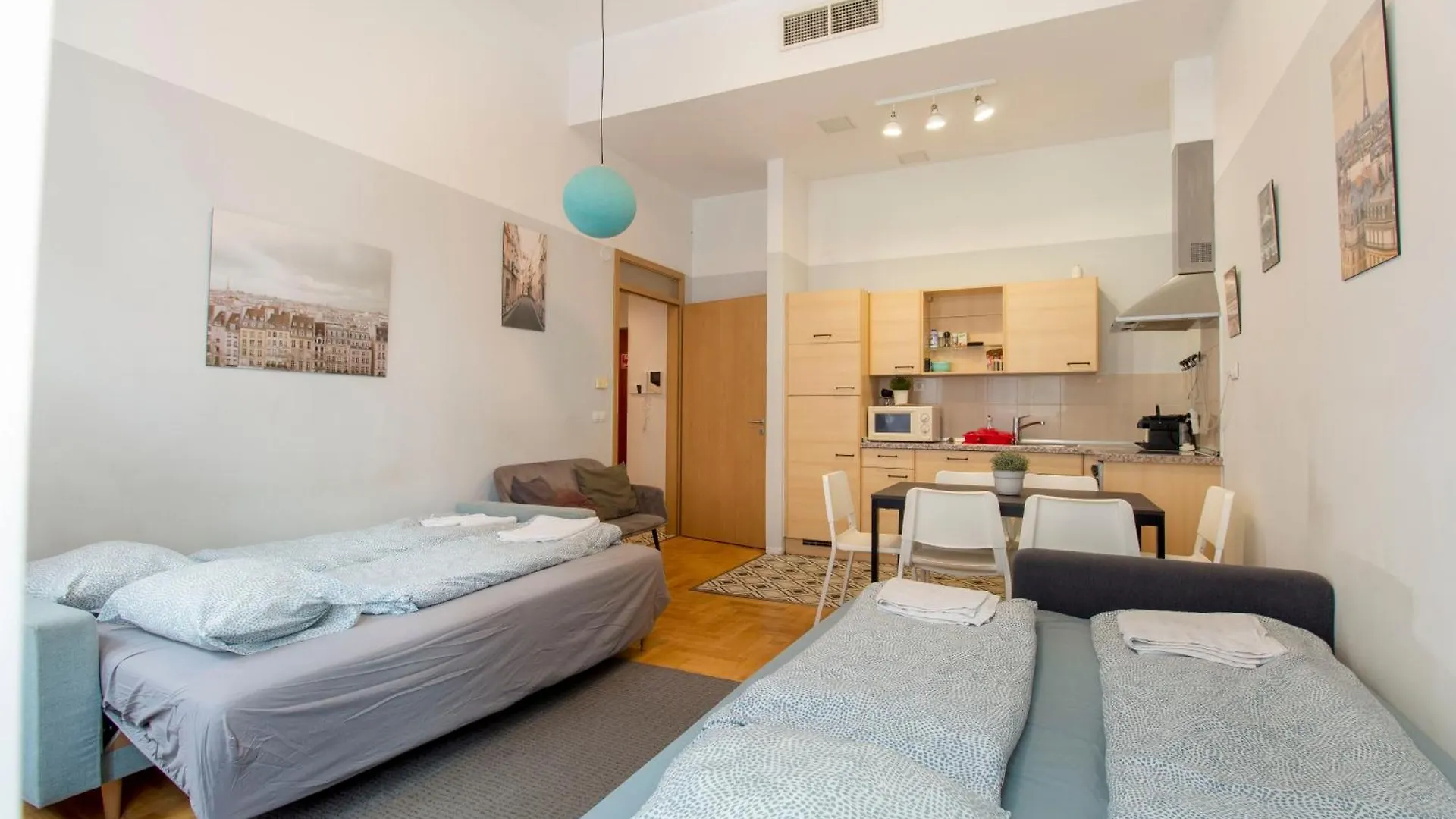 בודפשט 2 Bedroom Central Apt Inside Gozsdu Passage 0*,  הונגריה